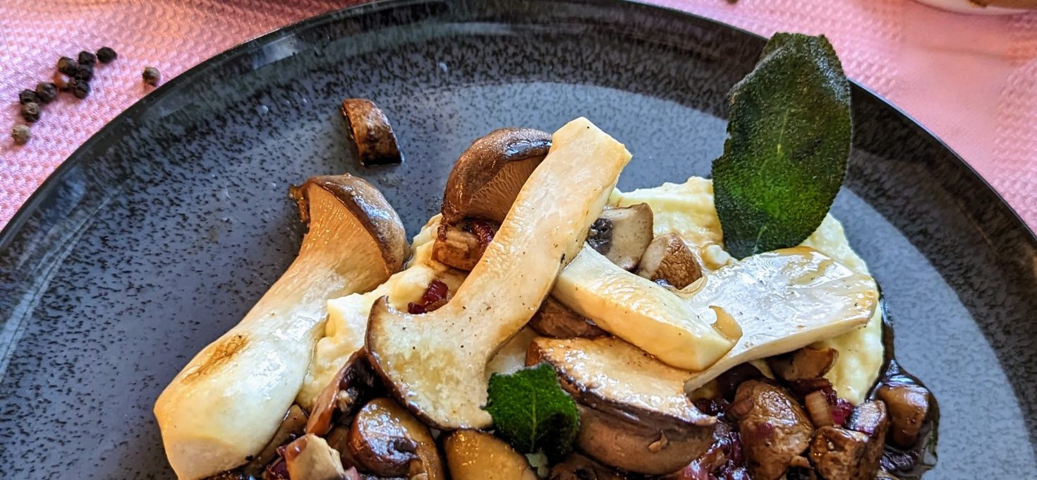 Gebratene Pilze mit Kartoffel-Sellerie-Stampf