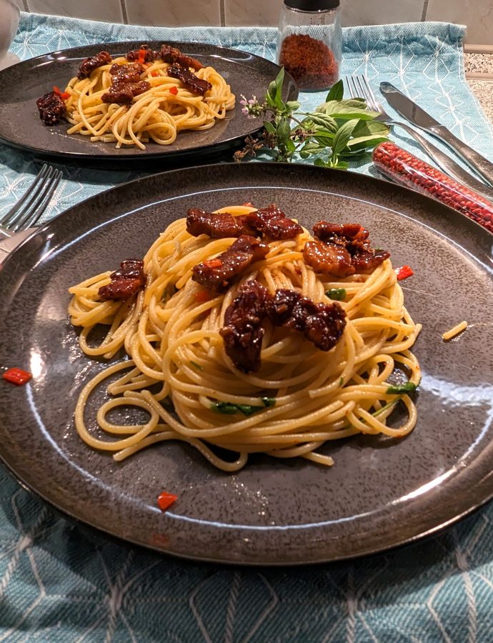 Chili-Pasta mit lackiertem Schweinebauch