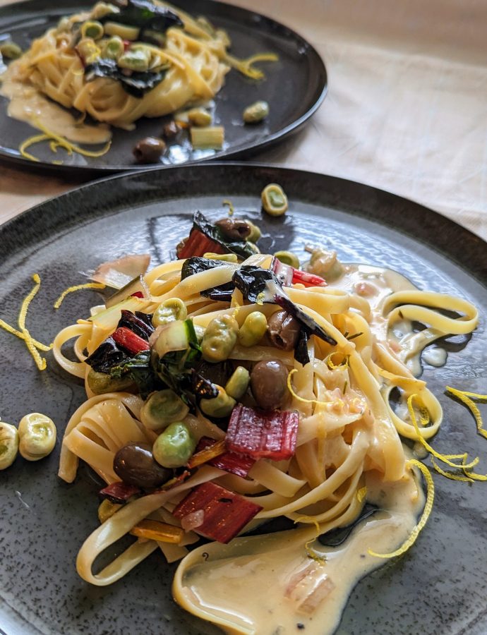 Tagliatelle mit Mangold, Oliven und Zitronensauce