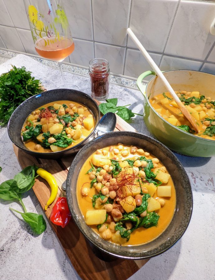 Massaman-Curry mit Kichererbsen und Spinat