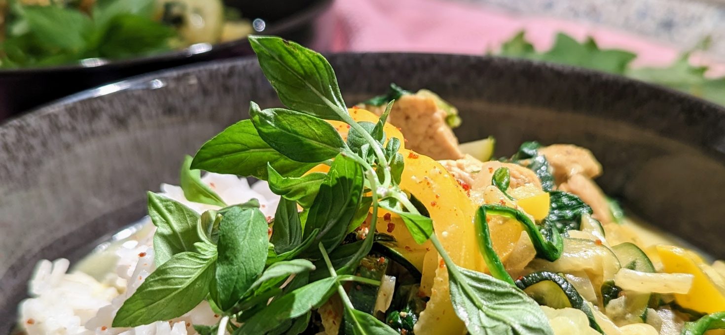 Thailändisches Gemüse-Hähnchen-Curry