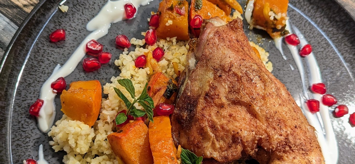Backofen-Kürbis mit Bulgur und Hähnchen