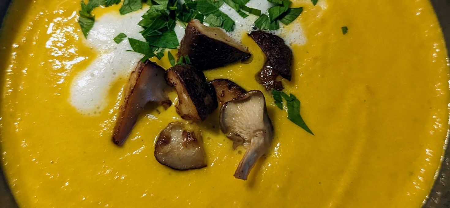 Karottensuppe mit Ingwer und Shitakepilzen