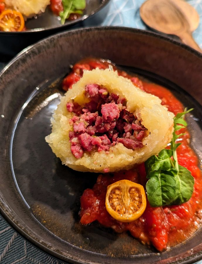 Salsiccia Knödel mit Tomatensauce