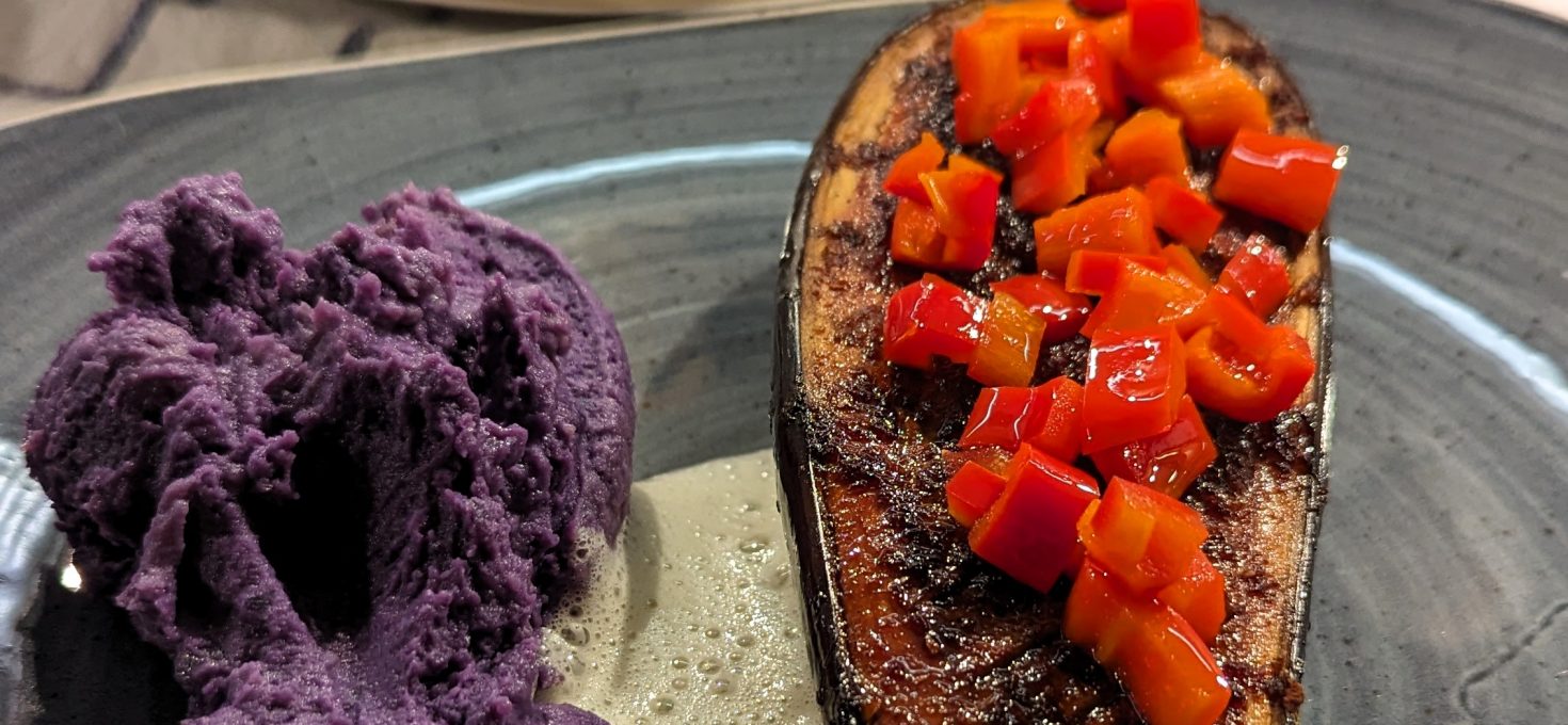 Geschmorte Aubergine mit Vanille und Creme fraiche Schaum