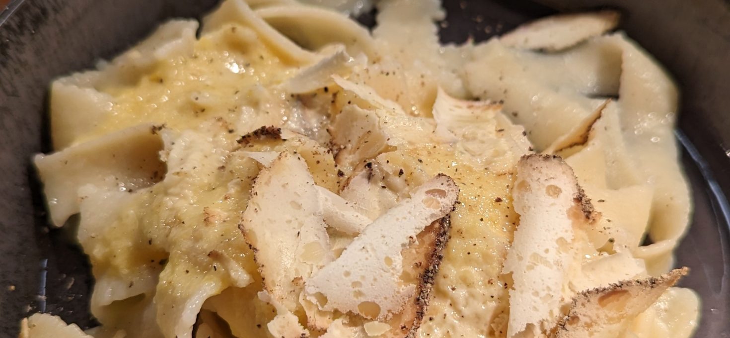 Pasta mit Paprikaschaum und Belper Knolle