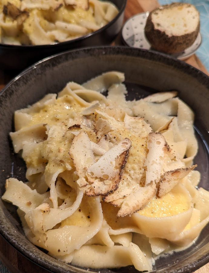 Pasta mit Paprikaschaum und Belper Knolle