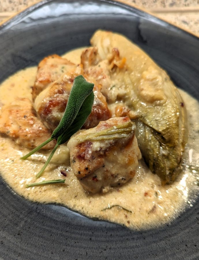 Hähnchenbrust mit Chicorée in Salbei-Senf-Sauce