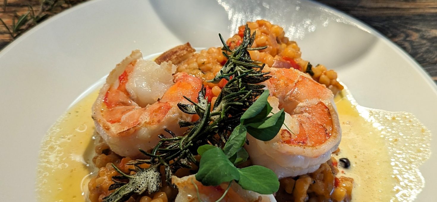 Fregola sarda mit Riesengarnele und Safransauce