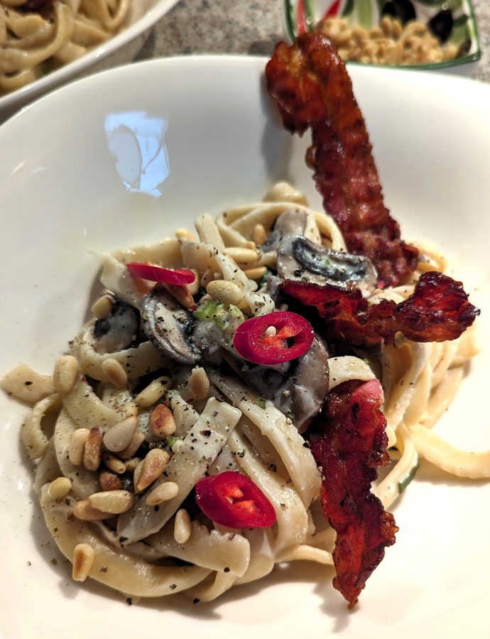 Tagliatelle mit Speck und Champignons
