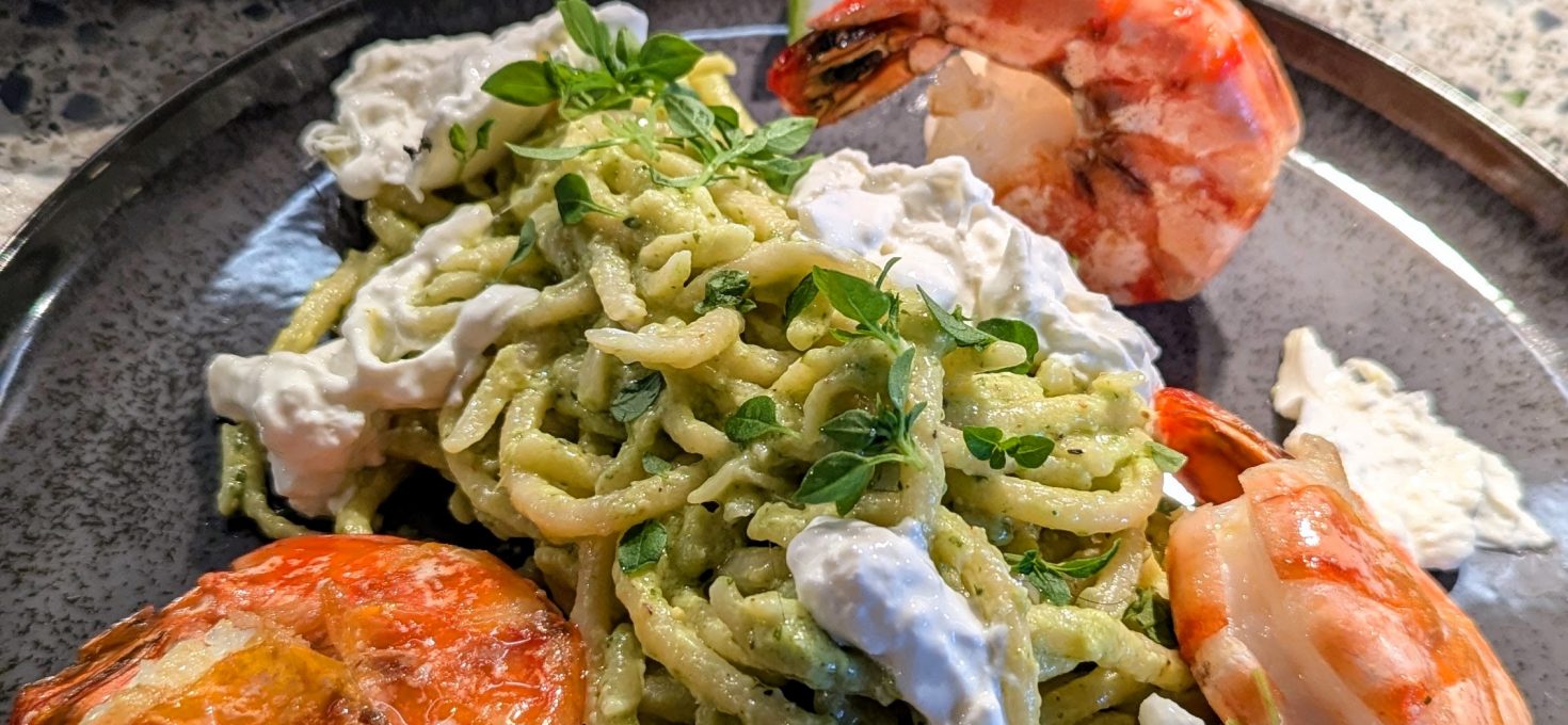 Pasta mit Zitronen-Basilikum-Pesto und Garnelen