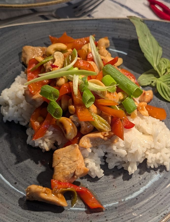 Gai Pad Med Mamuang – gebratenes Hühnerfleisch mit Cashew-Kernen