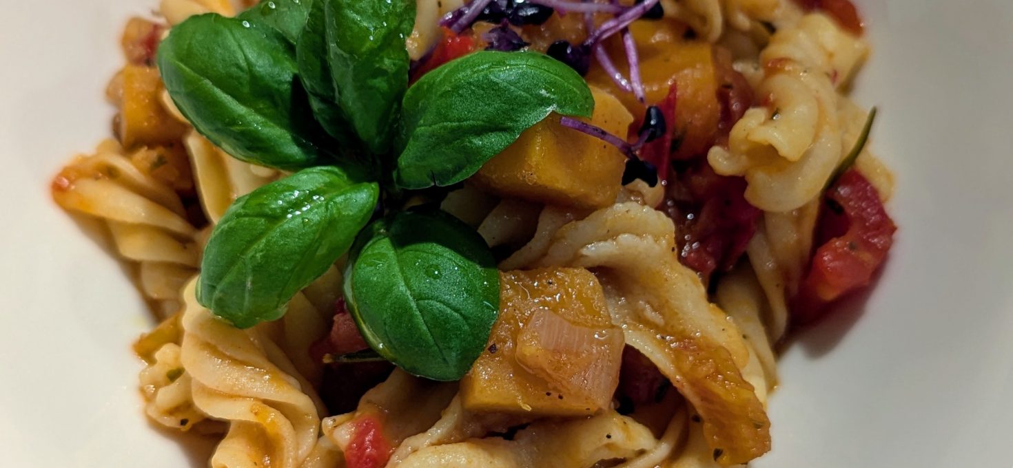 Ofenkürbis-Sauce und Pasta