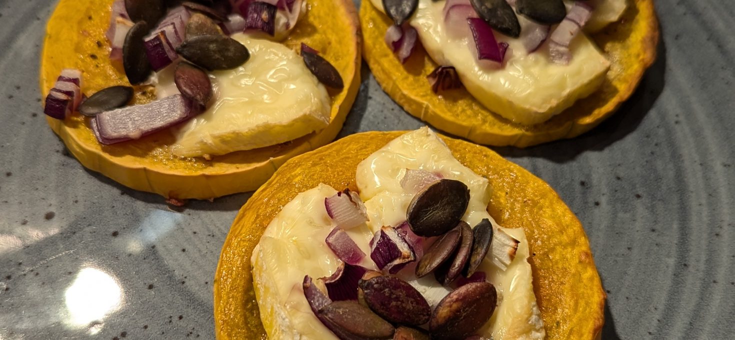 Butternusskürbis mit Camembert überbacken