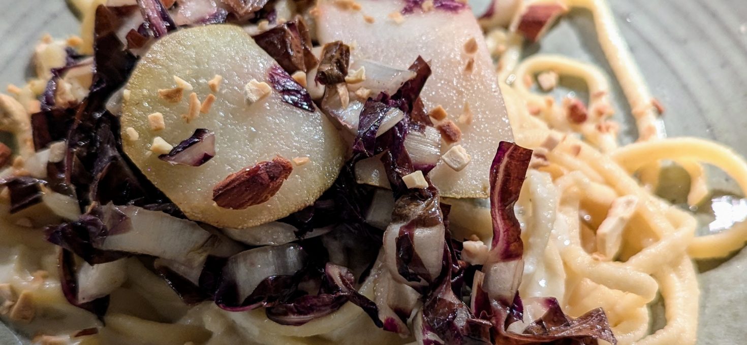 Pasta mit Radicchio, Birne und Gorgonzolasoße