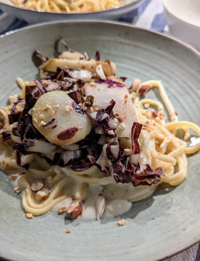 Pasta mit Radicchio, Birne und Gorgonzolasoße