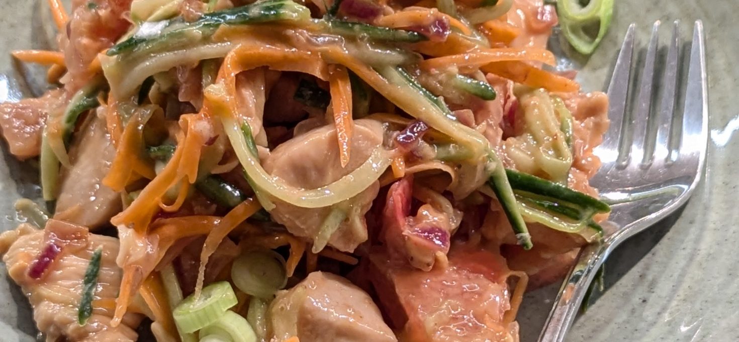 Vietnamesischer Salat mit Hähnchenbrust und Pomelo