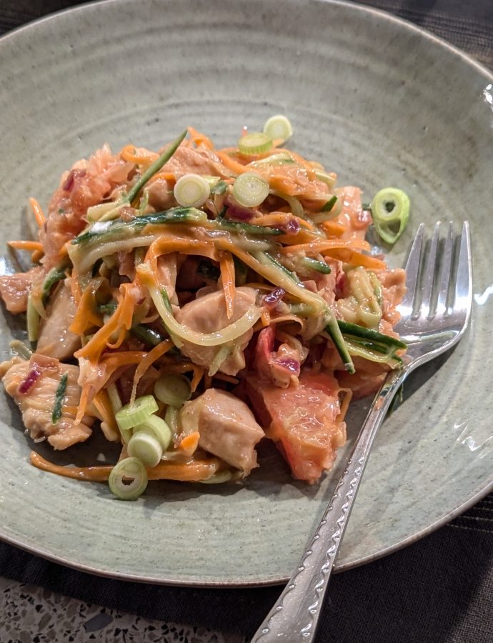 Vietnamesischer Salat mit Hähnchenbrust und Pomelo