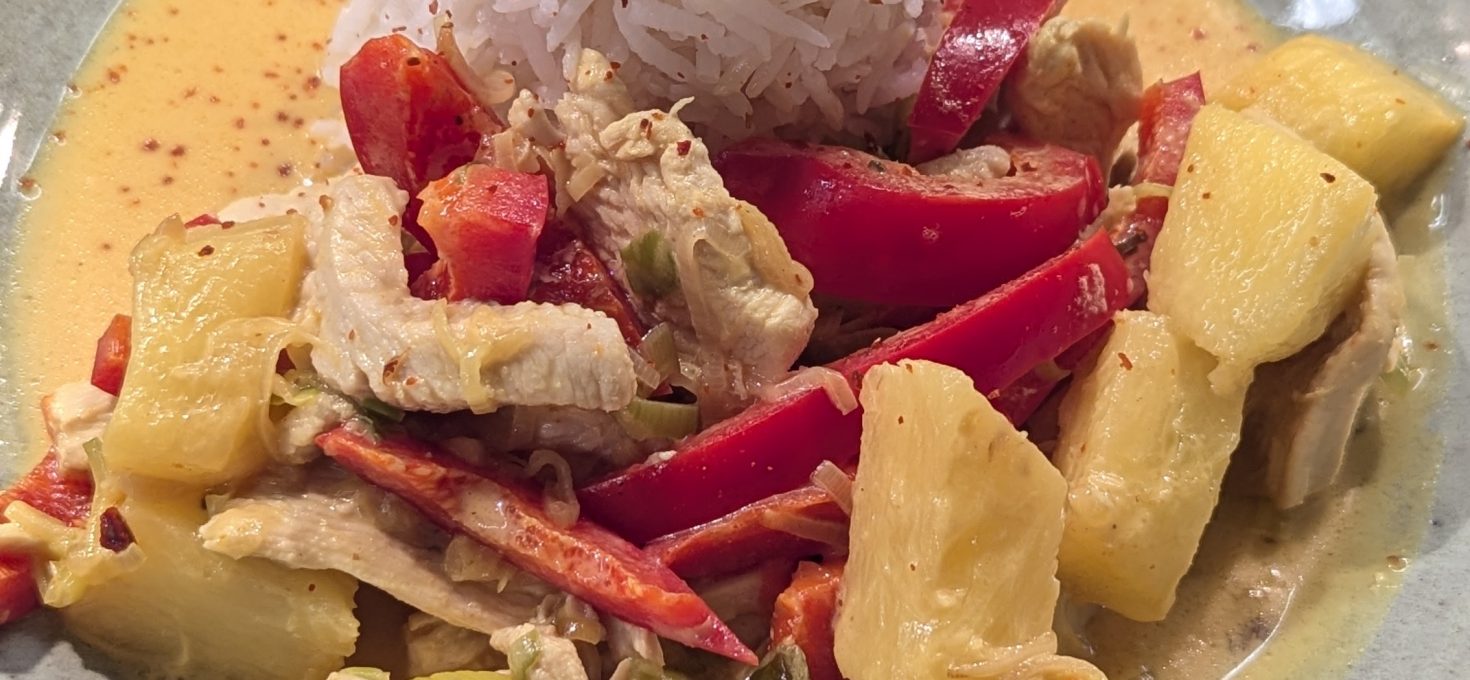 Hähnchencurry mit Ananas und Paprika