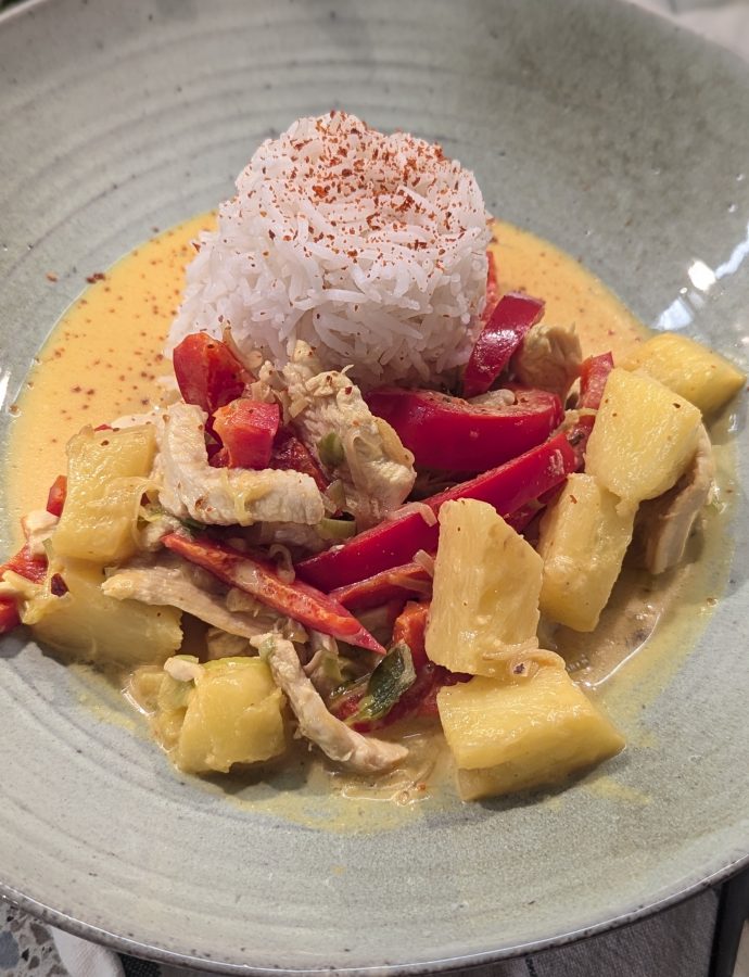 Hähnchencurry mit Ananas und Paprika
