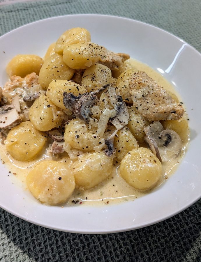 Putengeschnetzeltes mit Champignons und Gnocchi