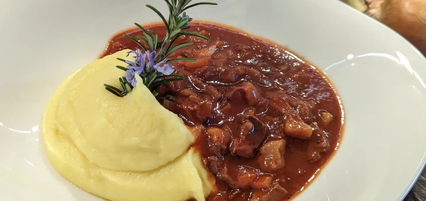 Wildschweinragout mit Kartoffelpüree