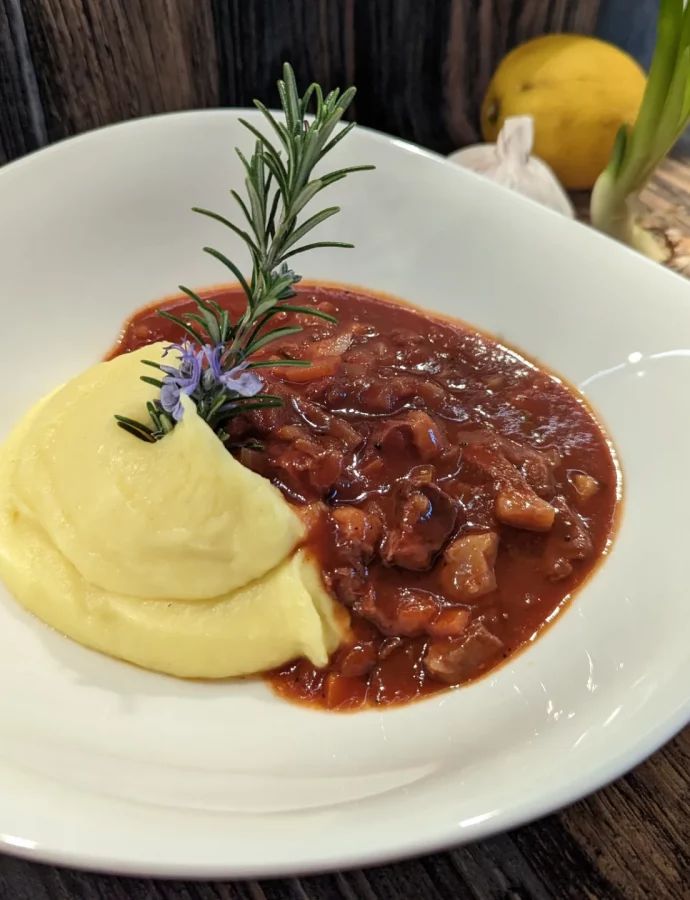 Wildschweinragout mit Kartoffelpüree