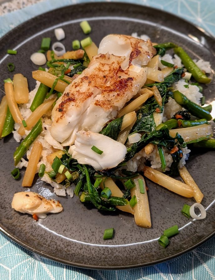 Asiatischer Kabeljau mit Spargel und Spinat