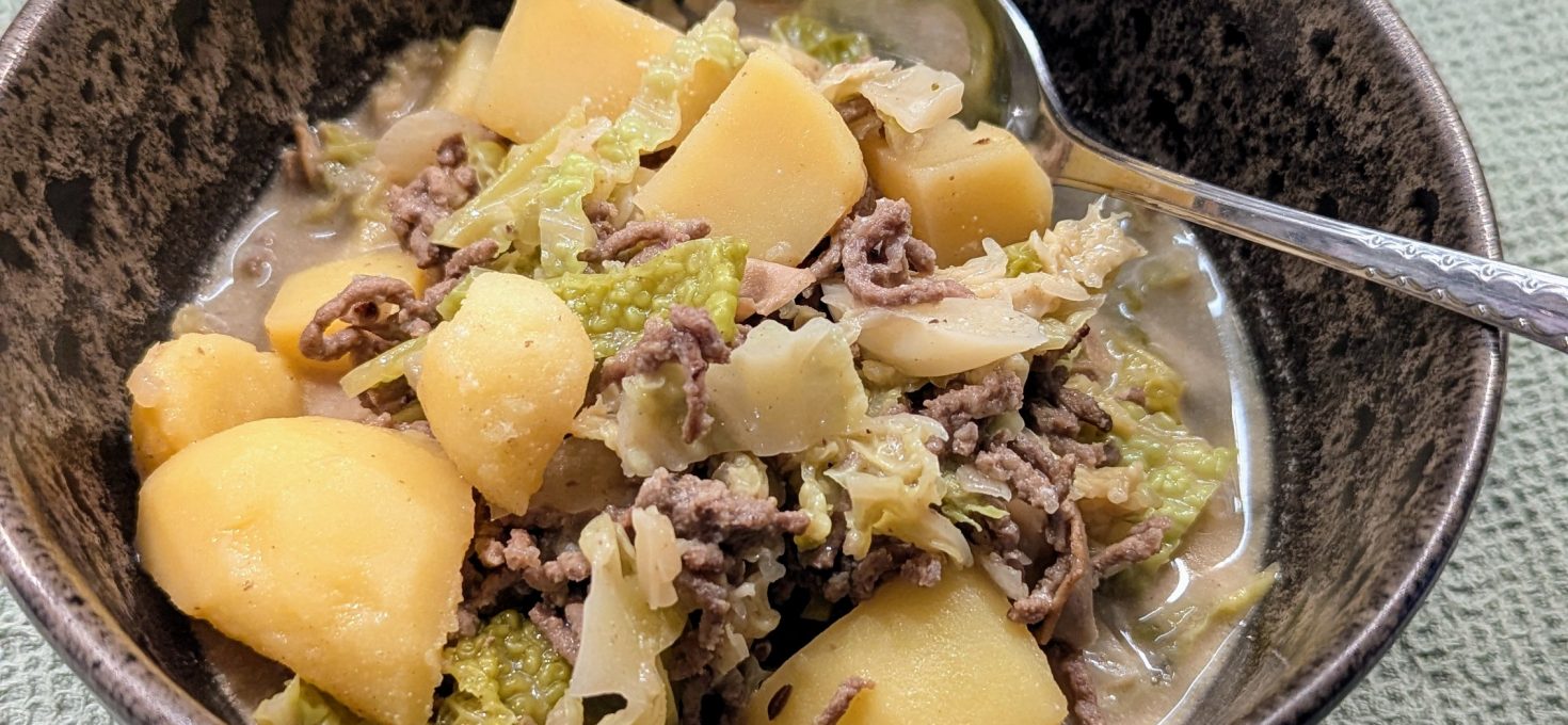 Jägerkohl mit Wirsing, Kartoffeln und Hackfleisch