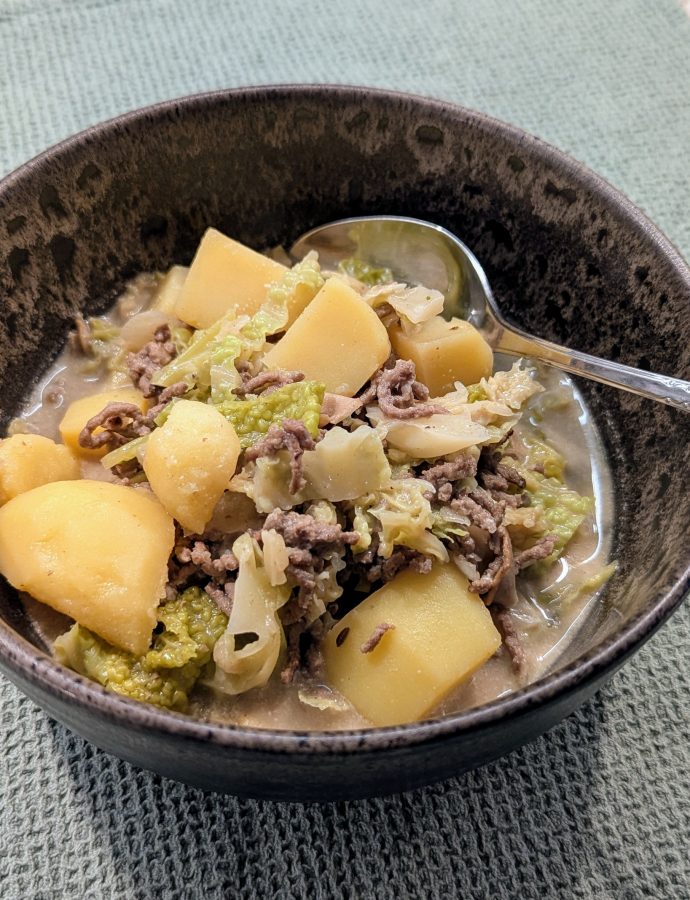 Jägerkohl mit Wirsing, Kartoffeln und Hackfleisch