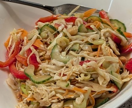 Spitzkohl-Erdnuss-Salat