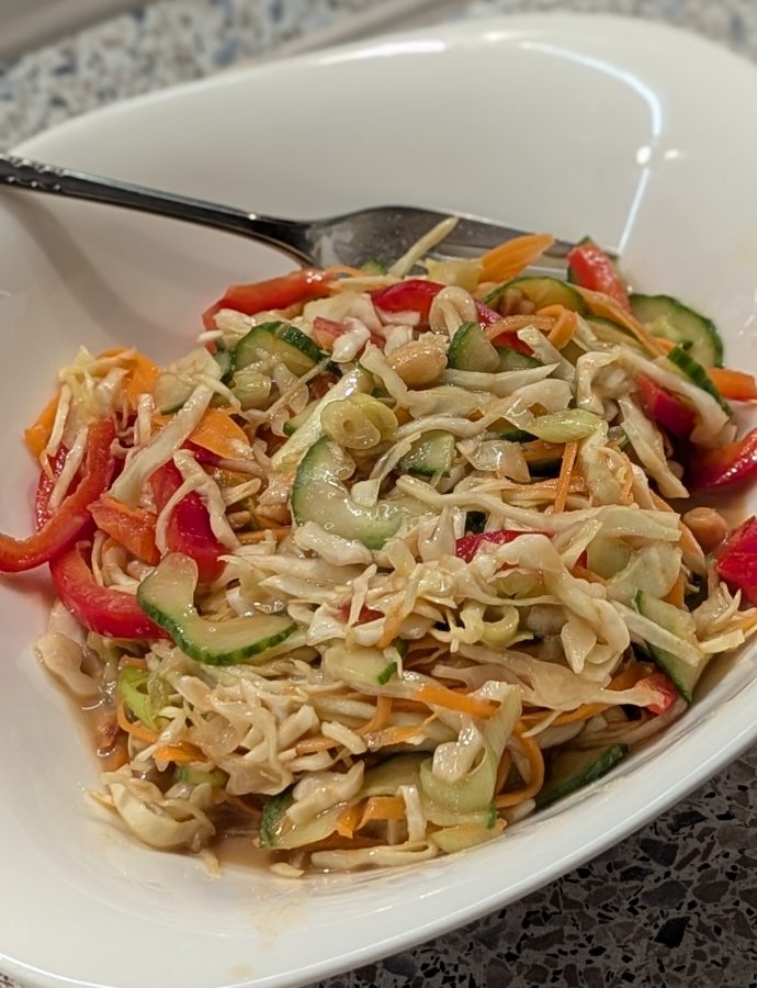 Spitzkohl-Erdnuss-Salat