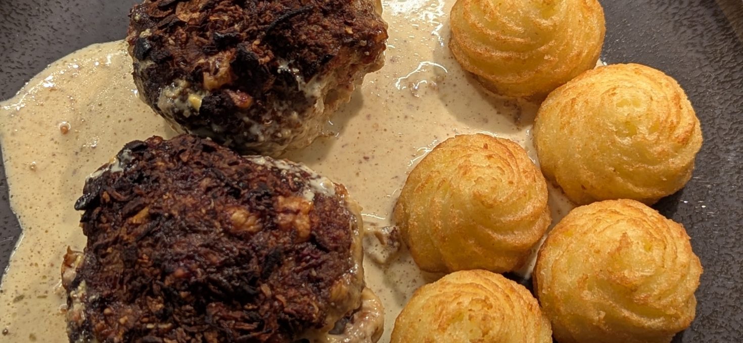 Fleischpflanzerl mit Speck, Käse und Senfsauce aus dem Airfryer