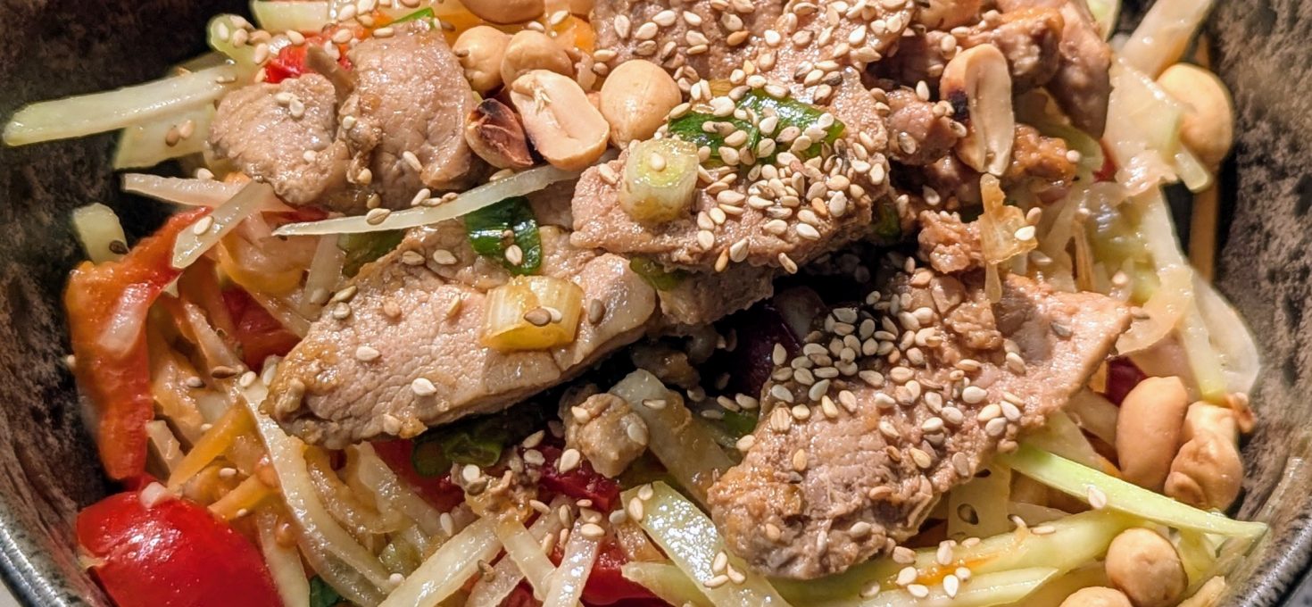 Thailändischer Som Tam-Style Salat