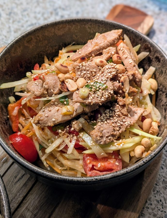 Thailändischer Som Tam-Style Salat