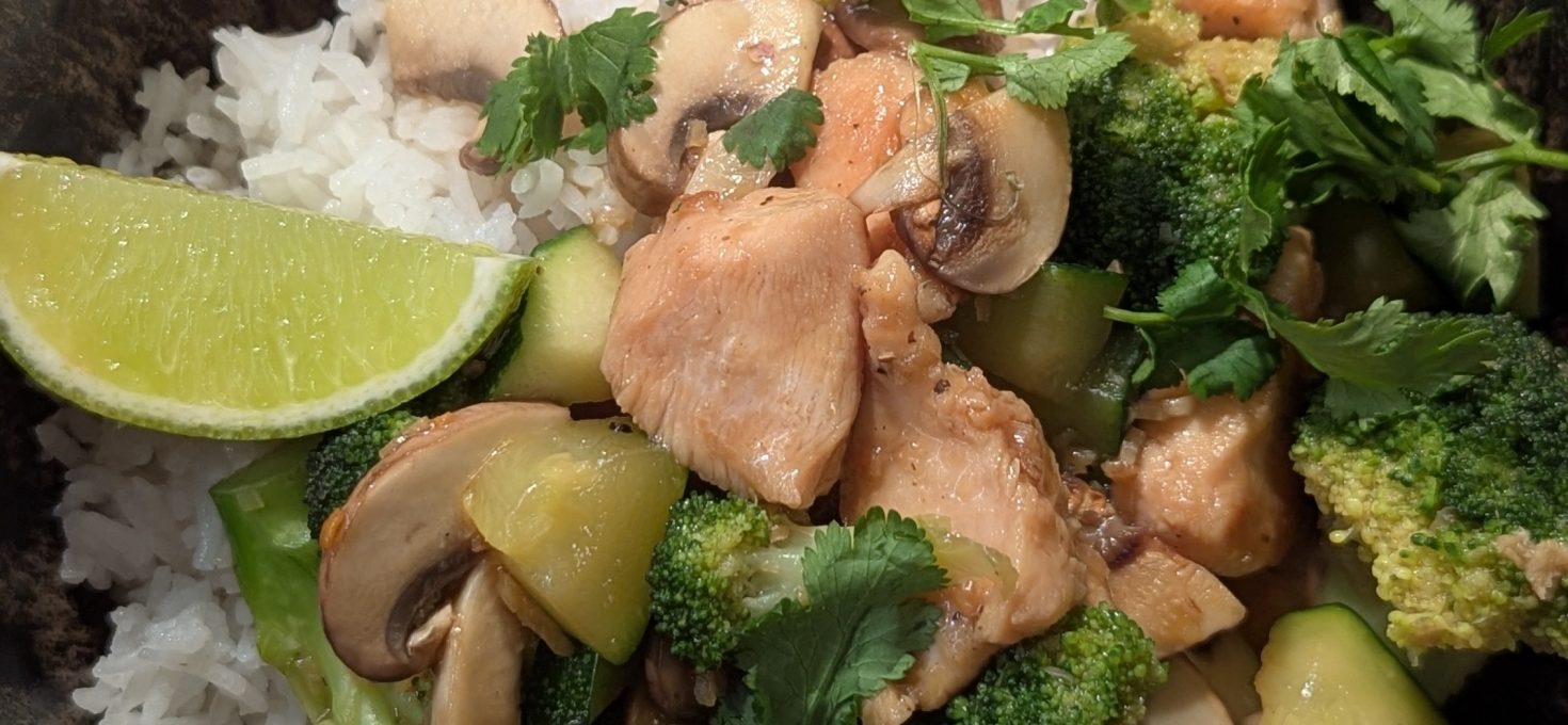 Gà Xào – Vietnamesisches Wok-Gemüse mit Huhn