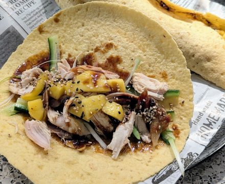 Hähnchen-Tortillas im „Pekingenten-Style“ mit Mangosalsa