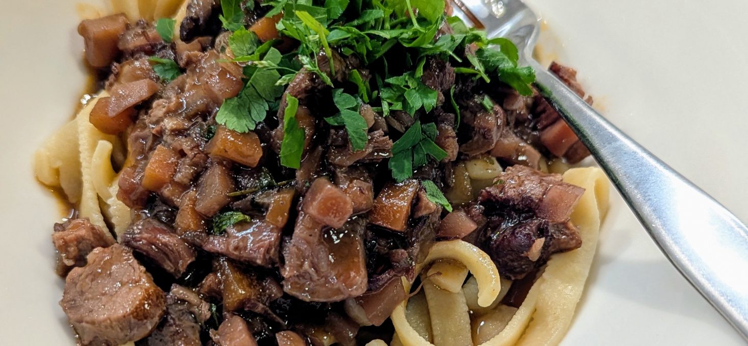 Ochsenschwanz Ragout mit Nudeln