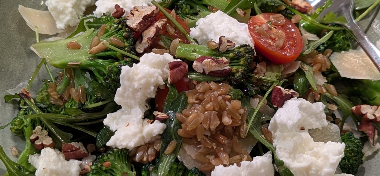 Grünkernsalat mit Brokkoli und Büffelmozzarella