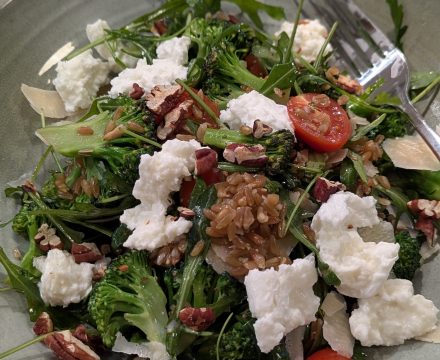 Grünkernsalat mit Brokkoli und Büffelmozzarella