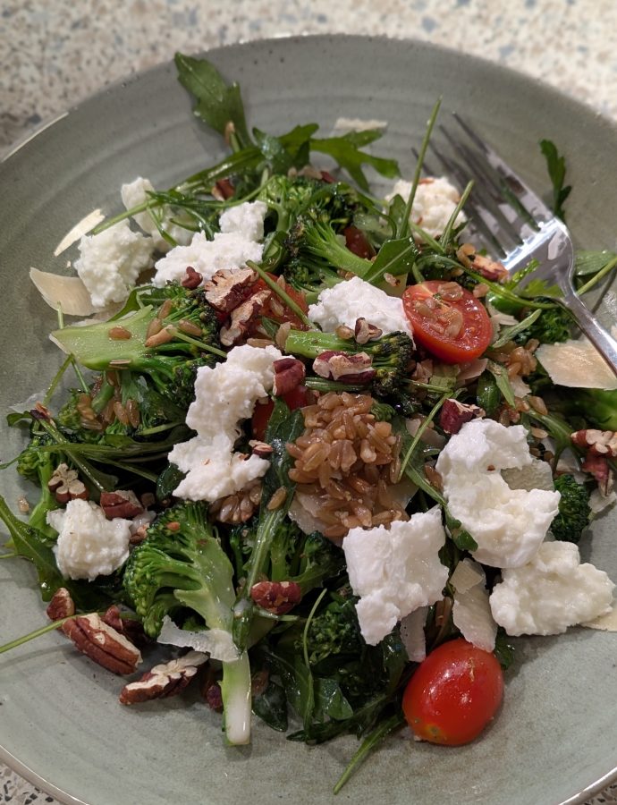 Grünkernsalat mit Brokkoli und Büffelmozzarella