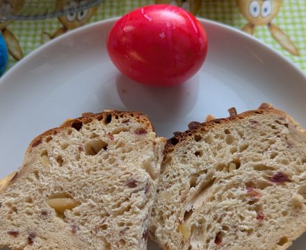 Fruchtiges Cranberry-Osterbrot