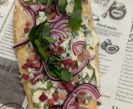 Laugen-Flammkuchen-Schiffchen