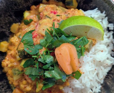 Gemüse Tikka Masala mit roten Linsen