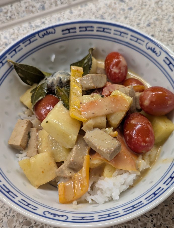 Rotes Thai-Curry mit Ananas