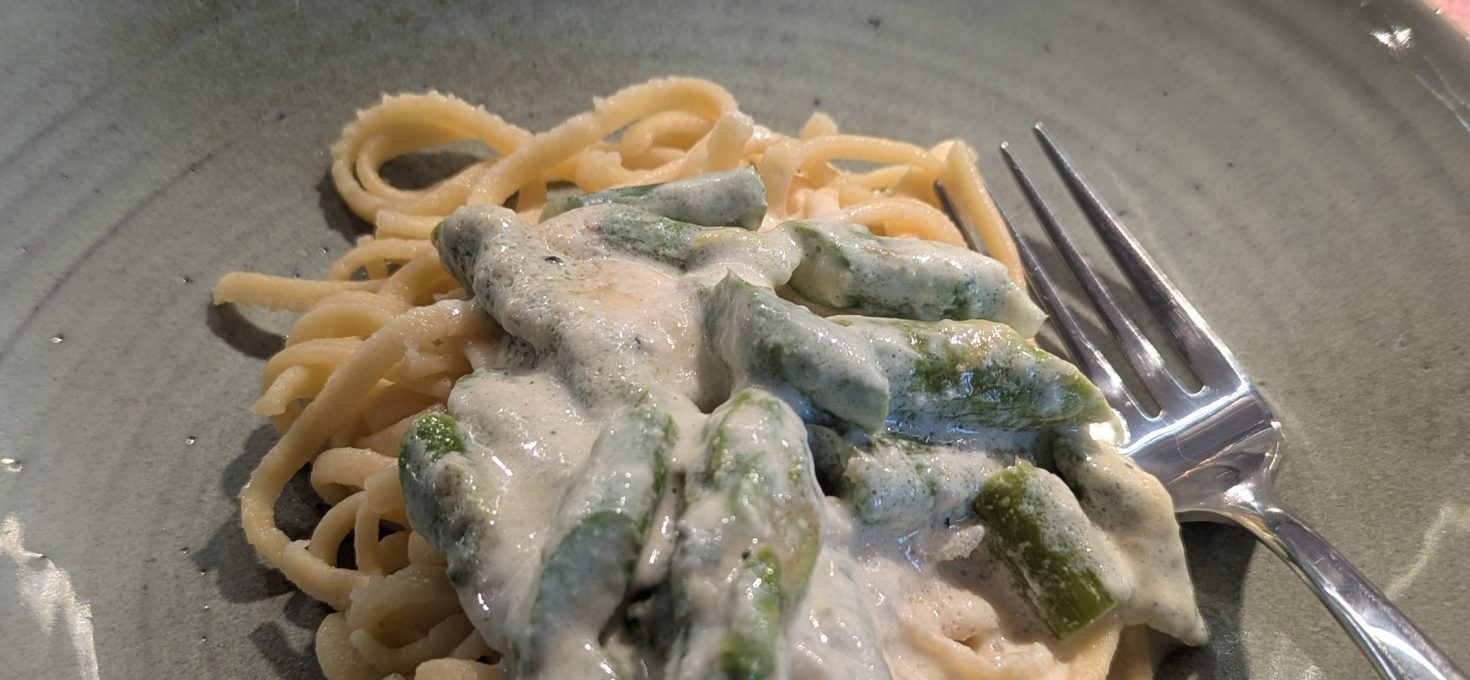 Pasta mit grünem Spargel & Trüffel-Parmesansauce