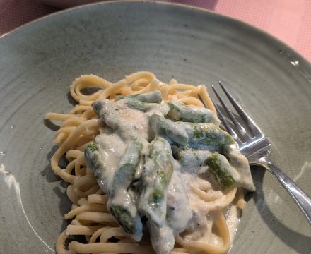 Pasta mit grünem Spargel & Trüffel-Parmesansauce
