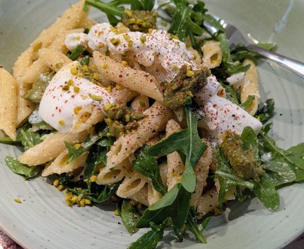 Zitronen-Parmesan-Pasta-Salat mit Rucola & Burrata 🍋