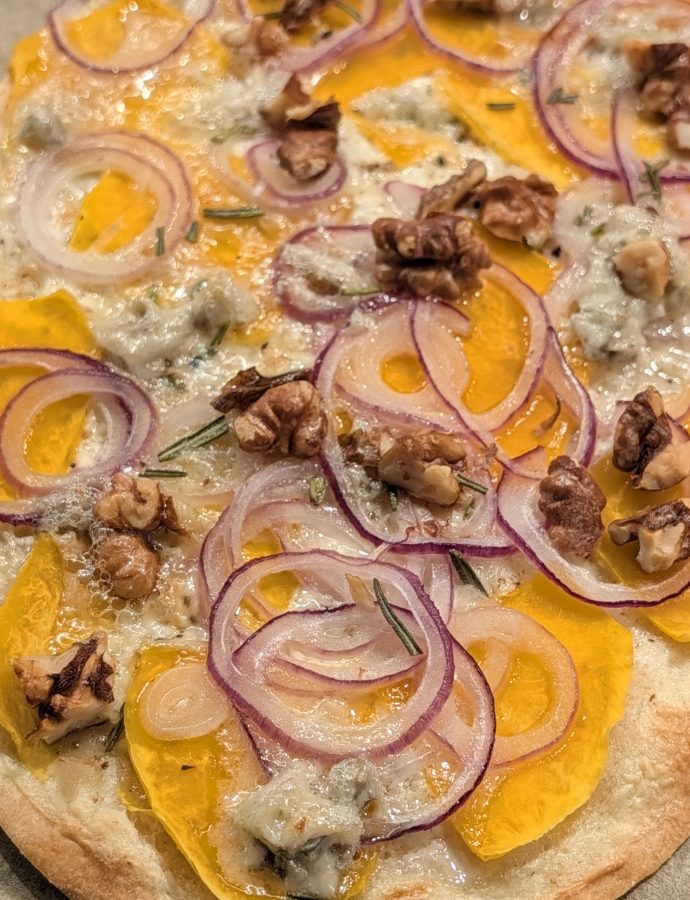 Flammkuchen mit Butternutkürbis & Gorgonzola