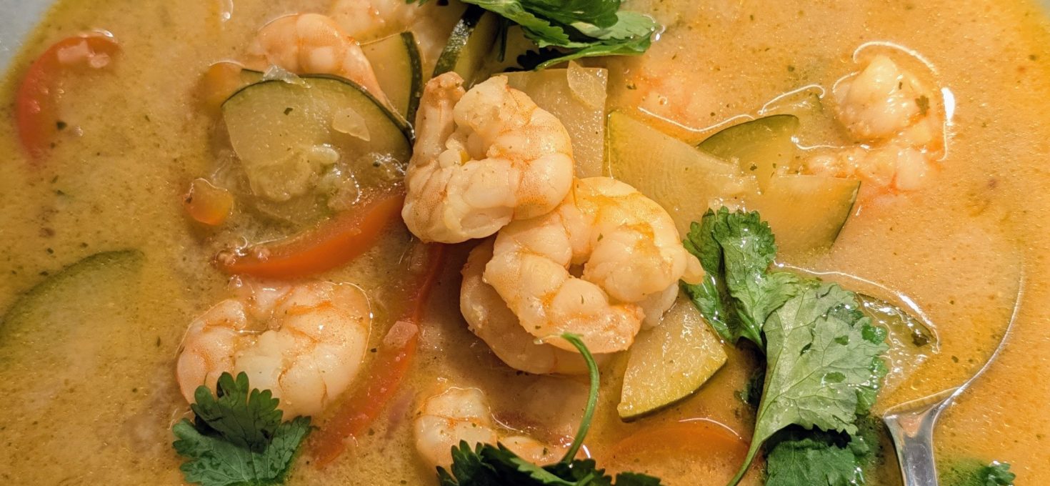 Thai-Garnelensuppe mit Zitronengras und roter Currypaste